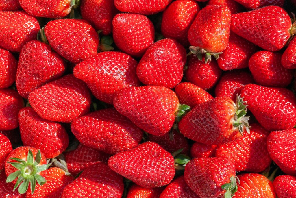۵ فایده خوردن توت فرنگی برای سلامتی strawberries
